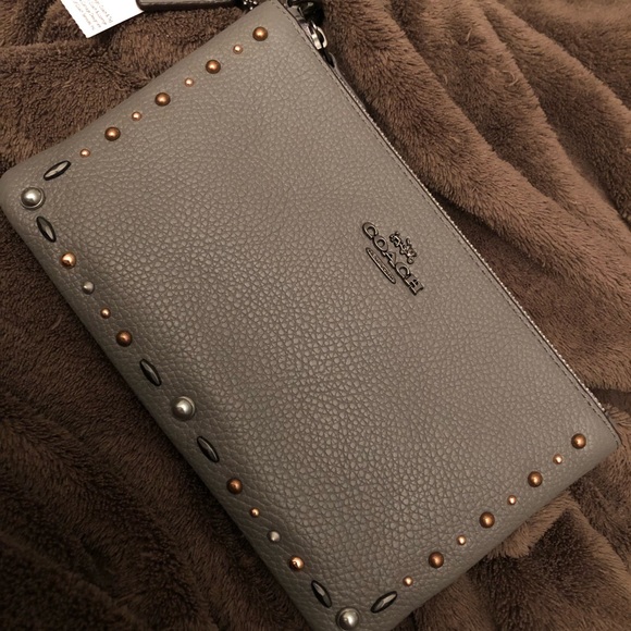 FLASH SALE!! NWT Coach RARE gorgeous rivets wristlet!! PRICE FIRM - Picture 3 of 4